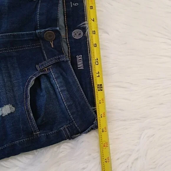 EUC So Dark Wash Distressed Skinny Jeans - Picture 9 of 13